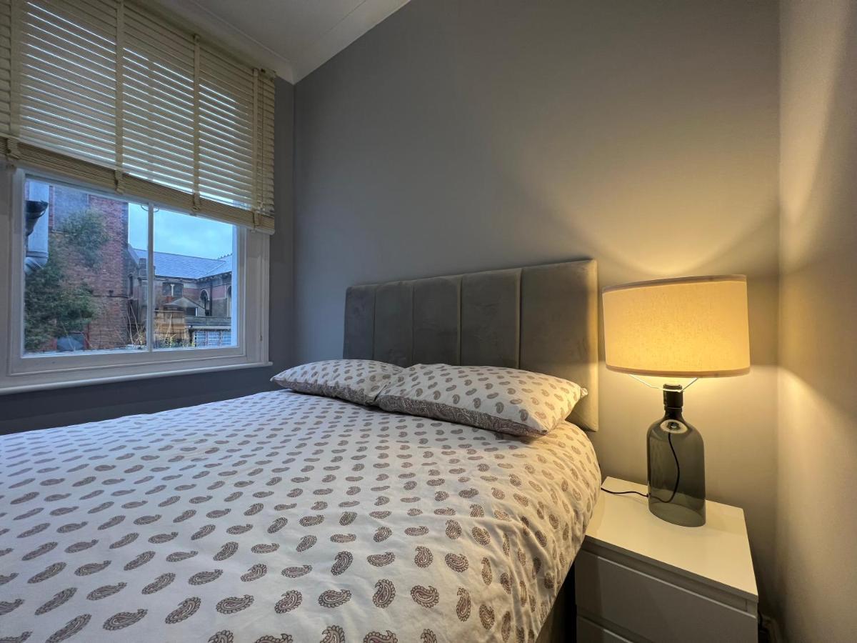 Lovely 2-Bedroom Victorian Flats Londra Exterior foto