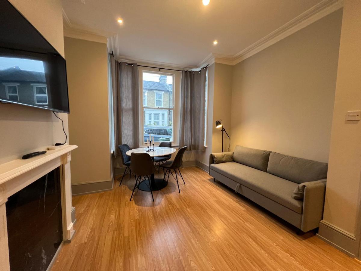 Lovely 2-Bedroom Victorian Flats Londra Exterior foto