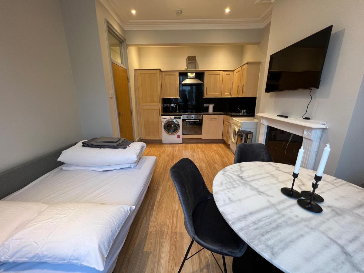 Lovely 2-Bedroom Victorian Flats Londra Exterior foto