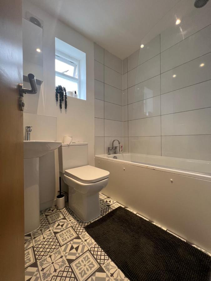 Lovely 2-Bedroom Victorian Flats Londra Exterior foto