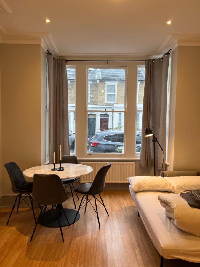 Lovely 2-Bedroom Victorian Flats Londra Exterior foto